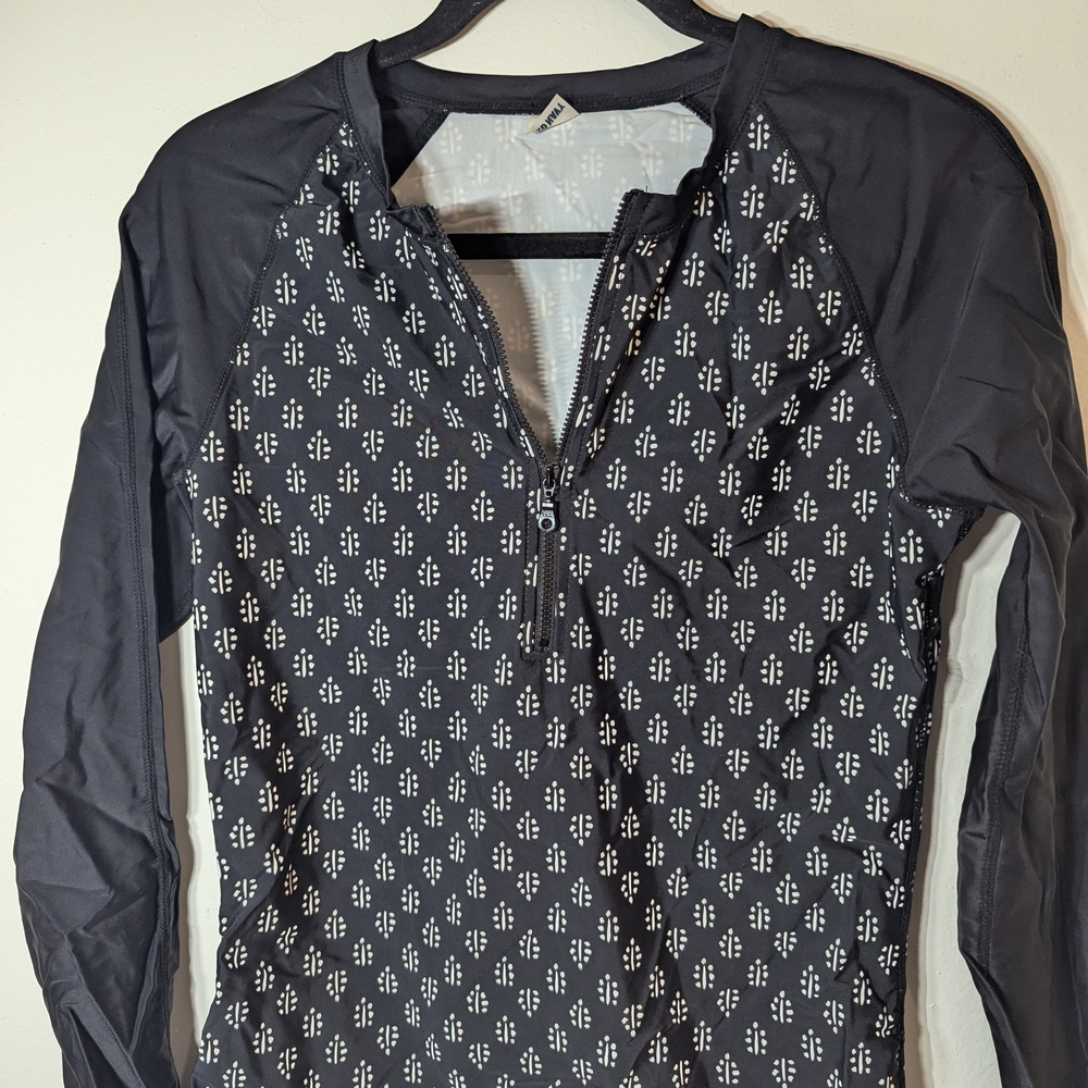Old Navy Black White Print Long Sleeve Rash Guard Swim Top Zip Front M